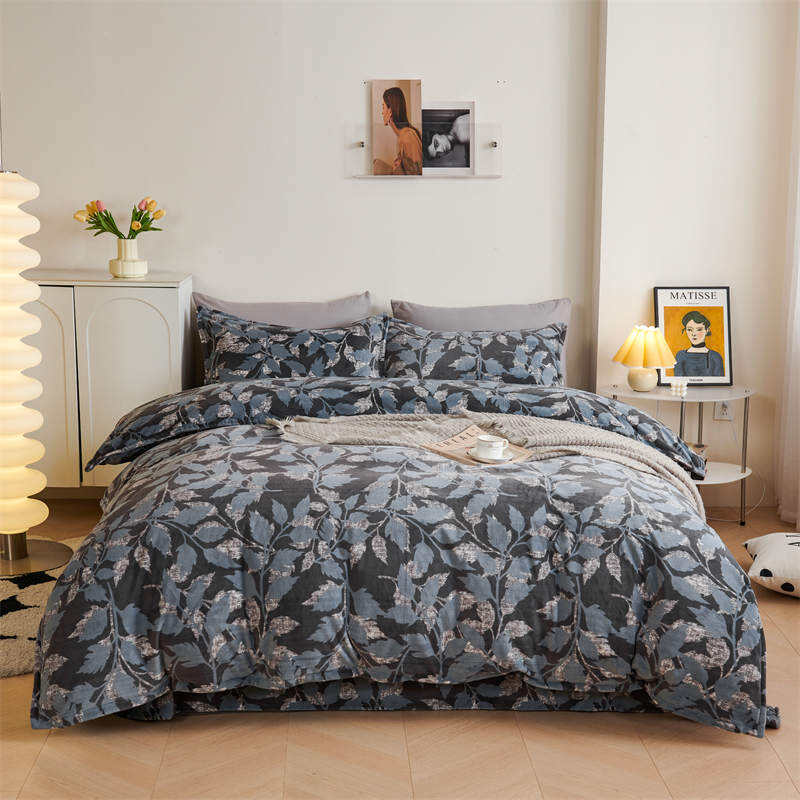 PRINTED MILKY VELVET BED COVER  -GREY