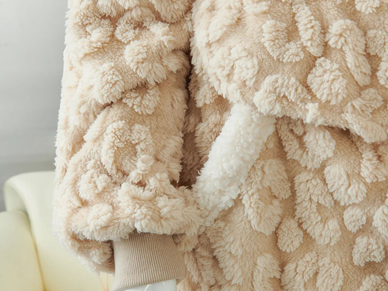 Zbuloni CORAL FLEECE: Larg dhe Larg, e Reja Preferuarë në Larg dhe Larg në Stil