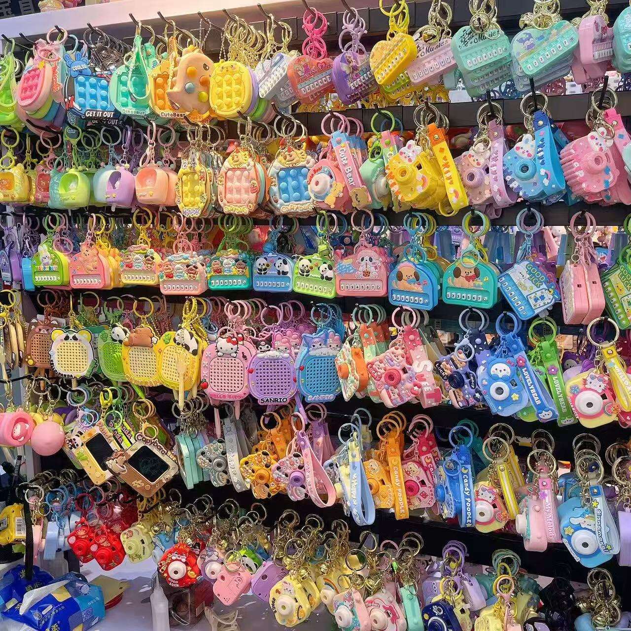 FuZhou Smart Artifact: Your premier OEM partner for customized keychains & accessories, decorative ornaments, resin crafts and promotional accessories.