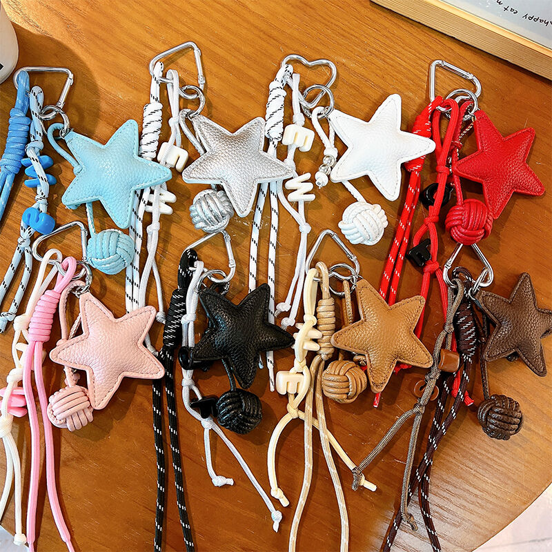 Pink Booth Becomes a Check-In Spot: Creative Accessories Draw Crowds of Buyers