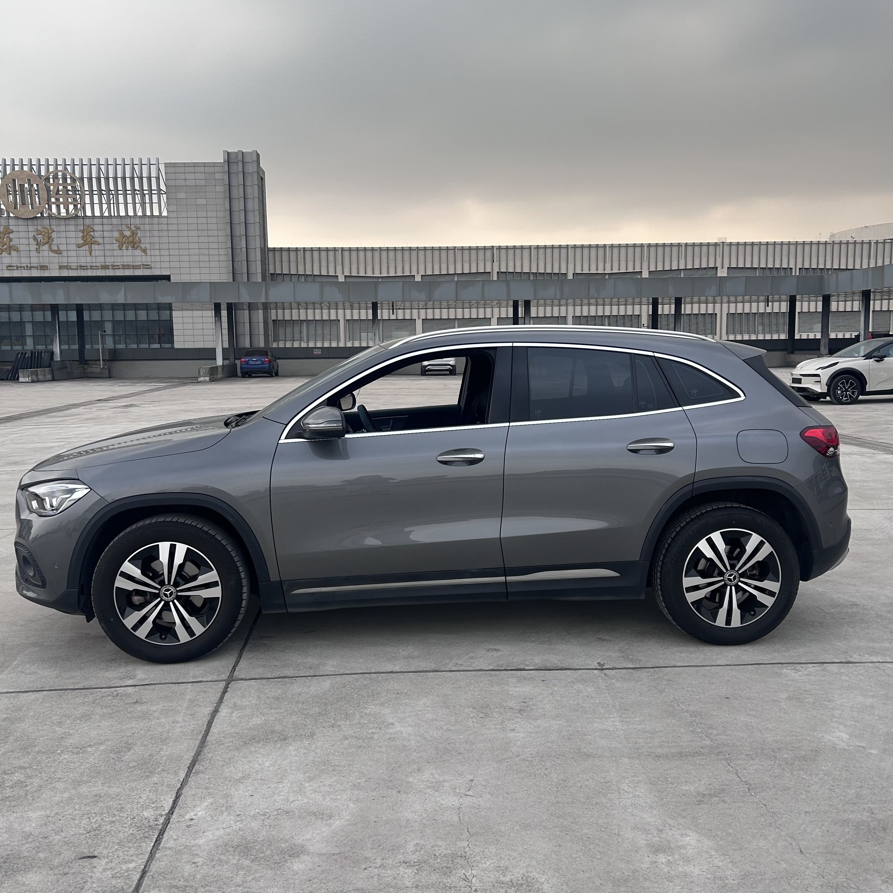 Omstendelig utvalg av kjøretøyer