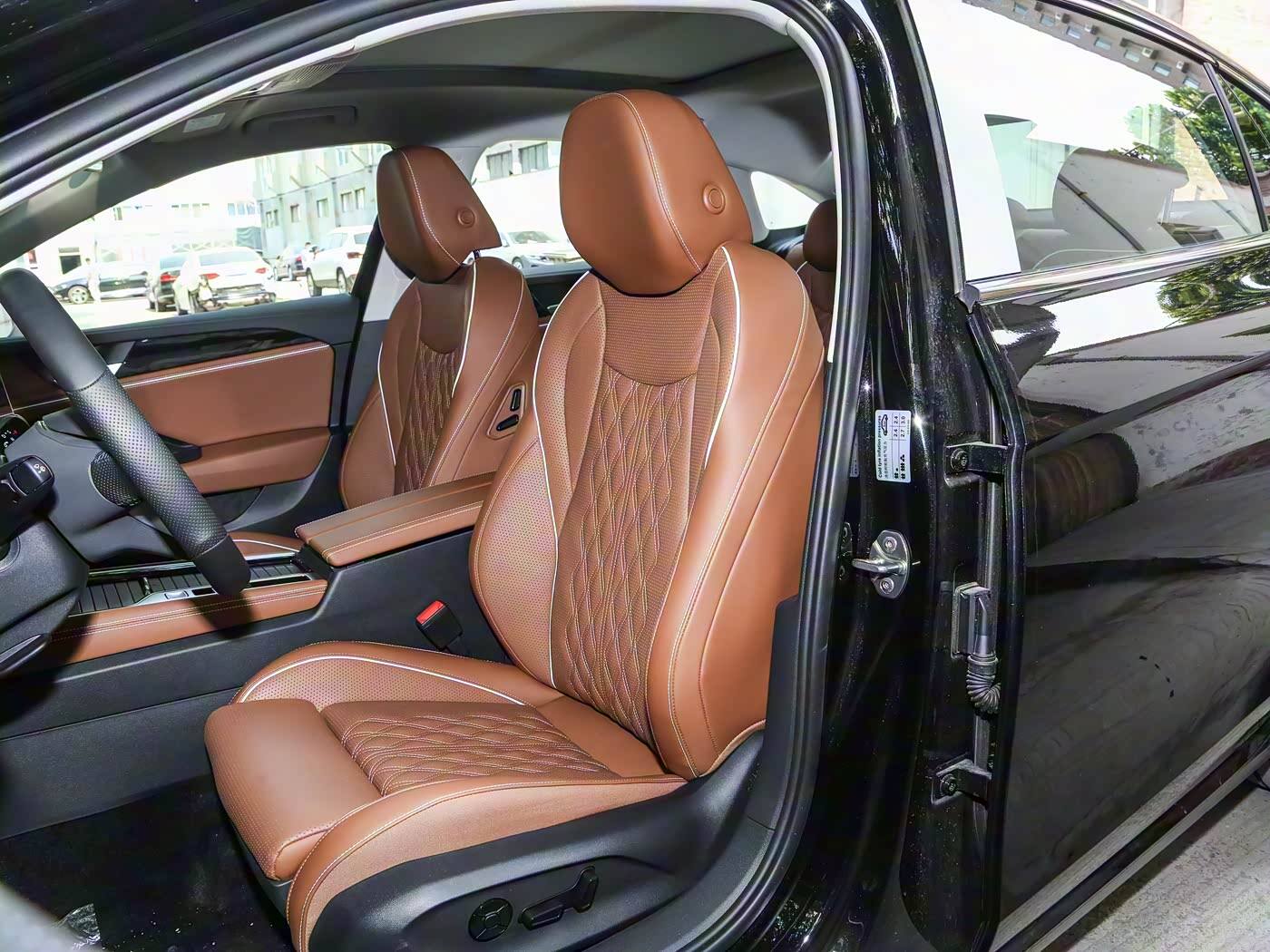 Ruang Interior yang Luas dan Nyaman