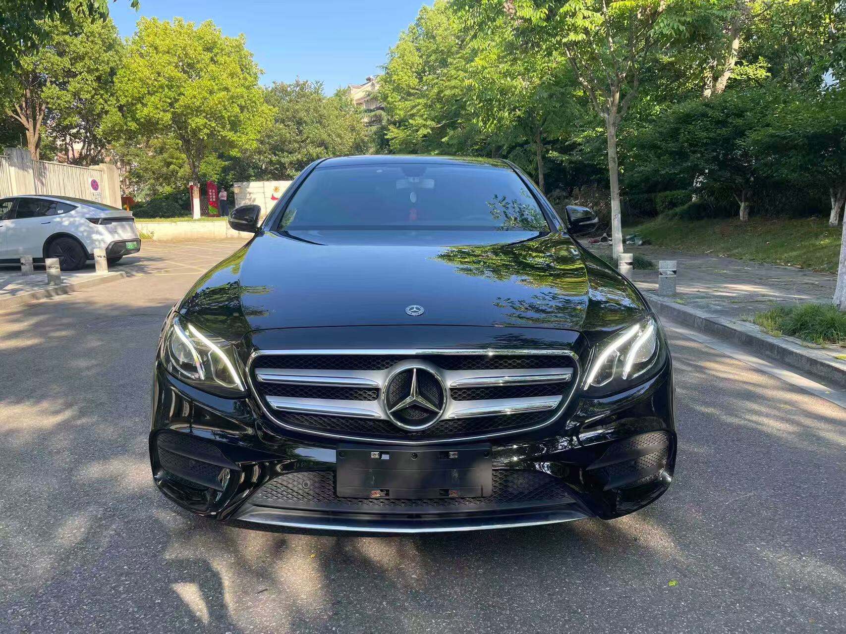 Mercedes-Benz E200L