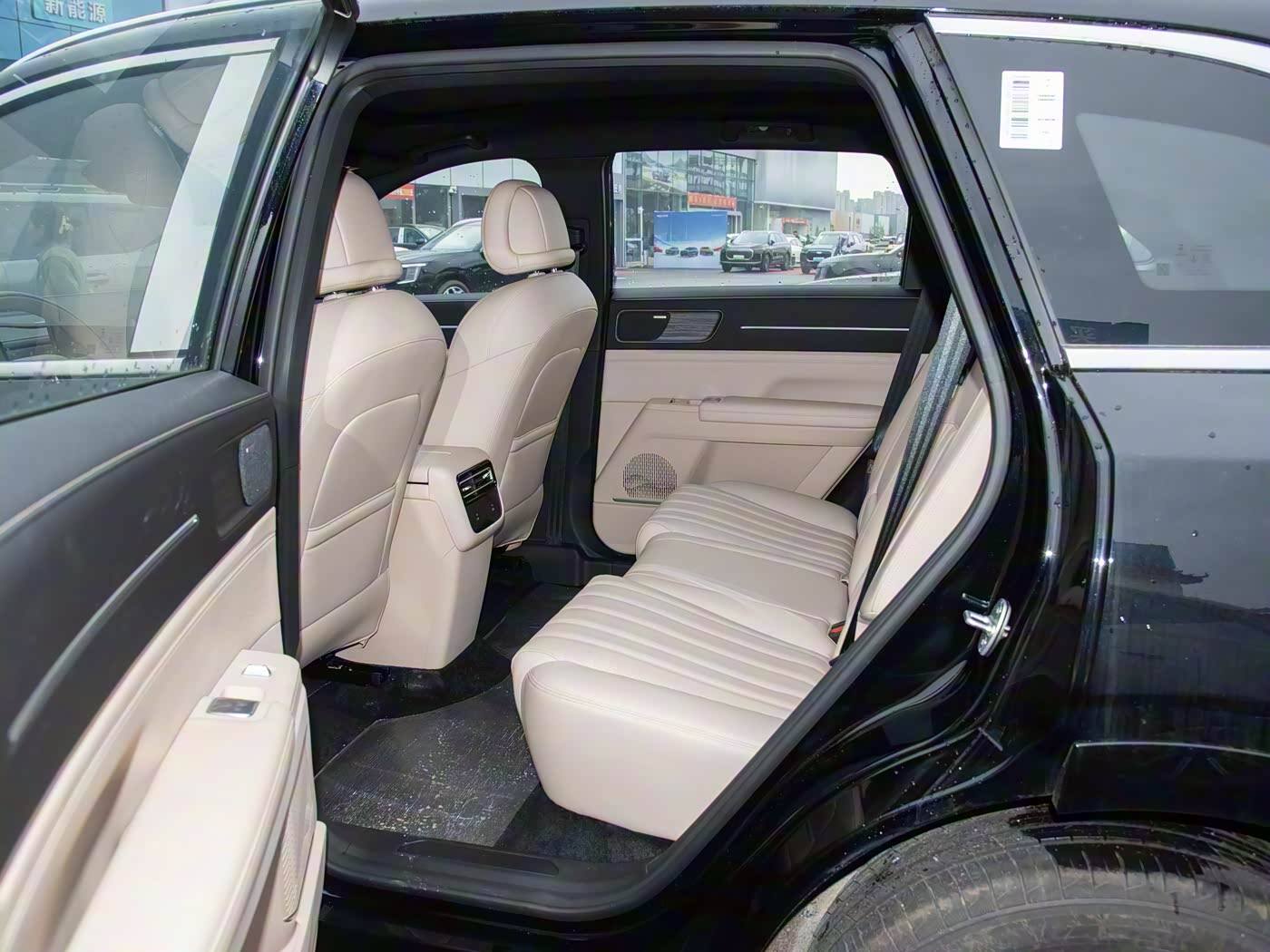 Maailmanlaajuinen kattavuus paikallisten asiantuntijoiden kanssa