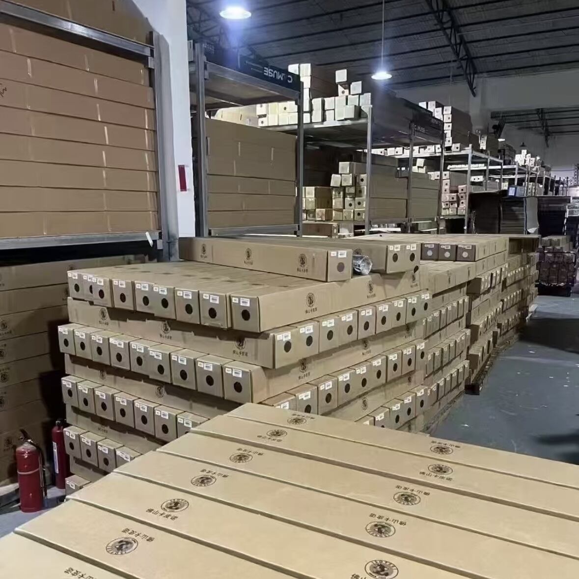 वैश्विक ग्राहकों के लिए प्रीमियम उपयोग किया गया सेडान OEM विंडो टिंटिंग सेवाएं