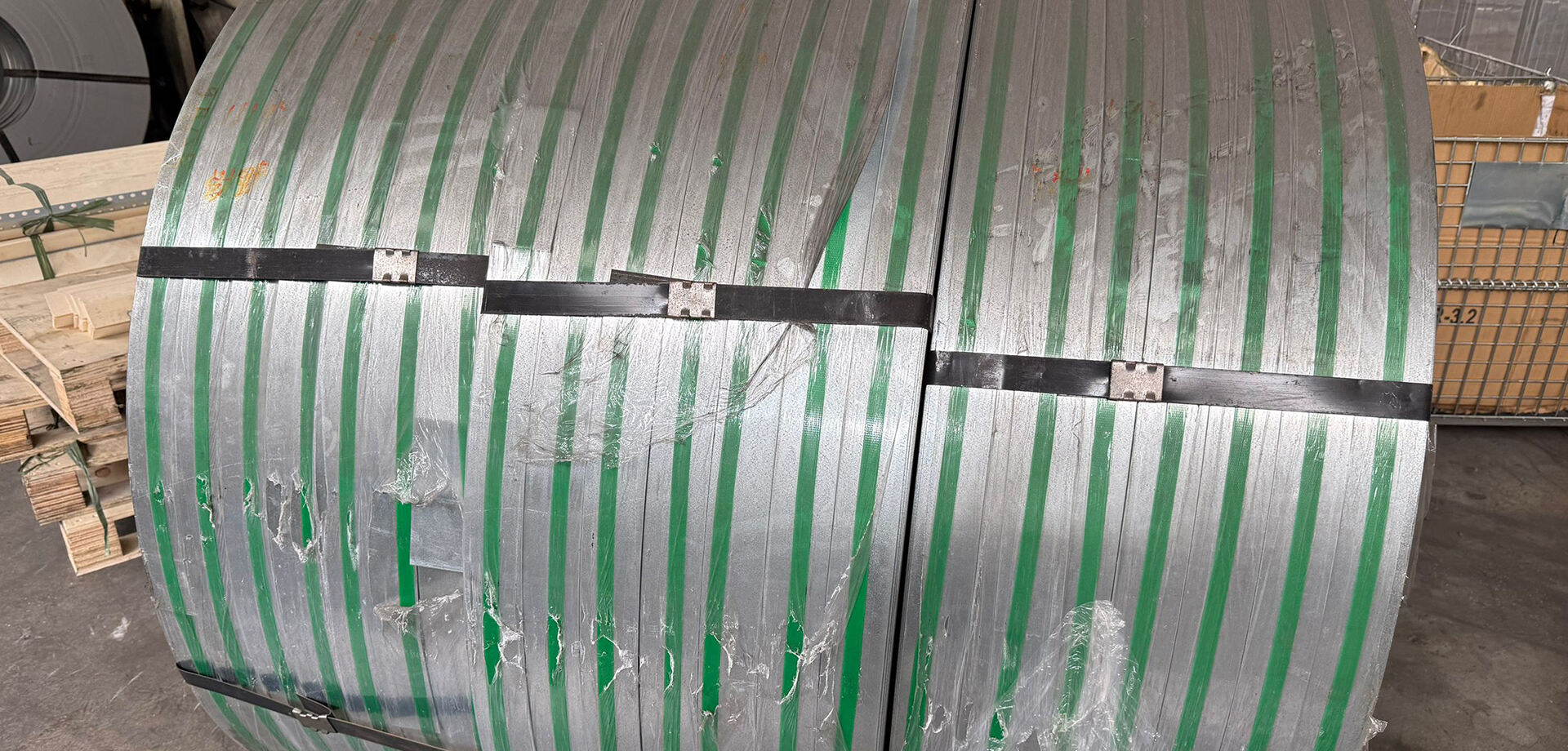 Steel jumbo roll packaging