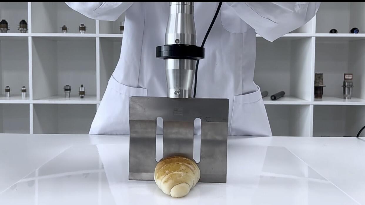 FoodTools Cortadora Ultrasónica – Máquinas de Corte Ultrasónico de Precisión para la Industria de Panadería, Carnes y Confitería