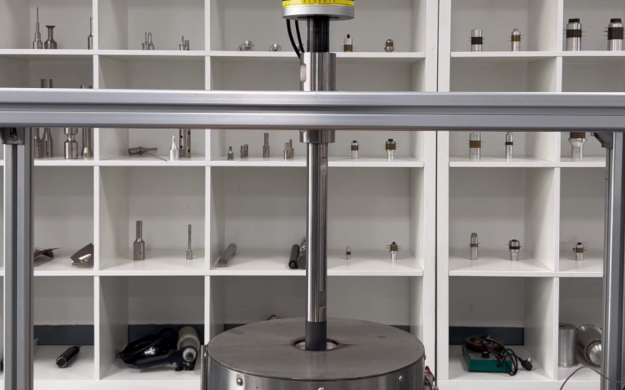 Ultrasonic high-temperature degassing system