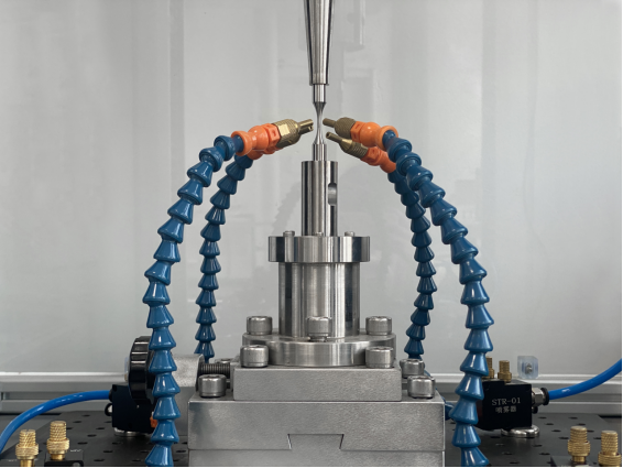 Multifunktionales Ultraschall-Ermüdungsprüfsystem