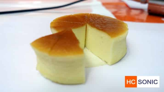 Ultrasonic food cutting , low friction cutting surface can cleanly slice many food products without debris manufacture