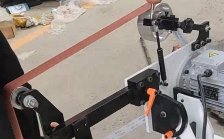 Vertical and horizontal dual-purpose sand belt machine 4