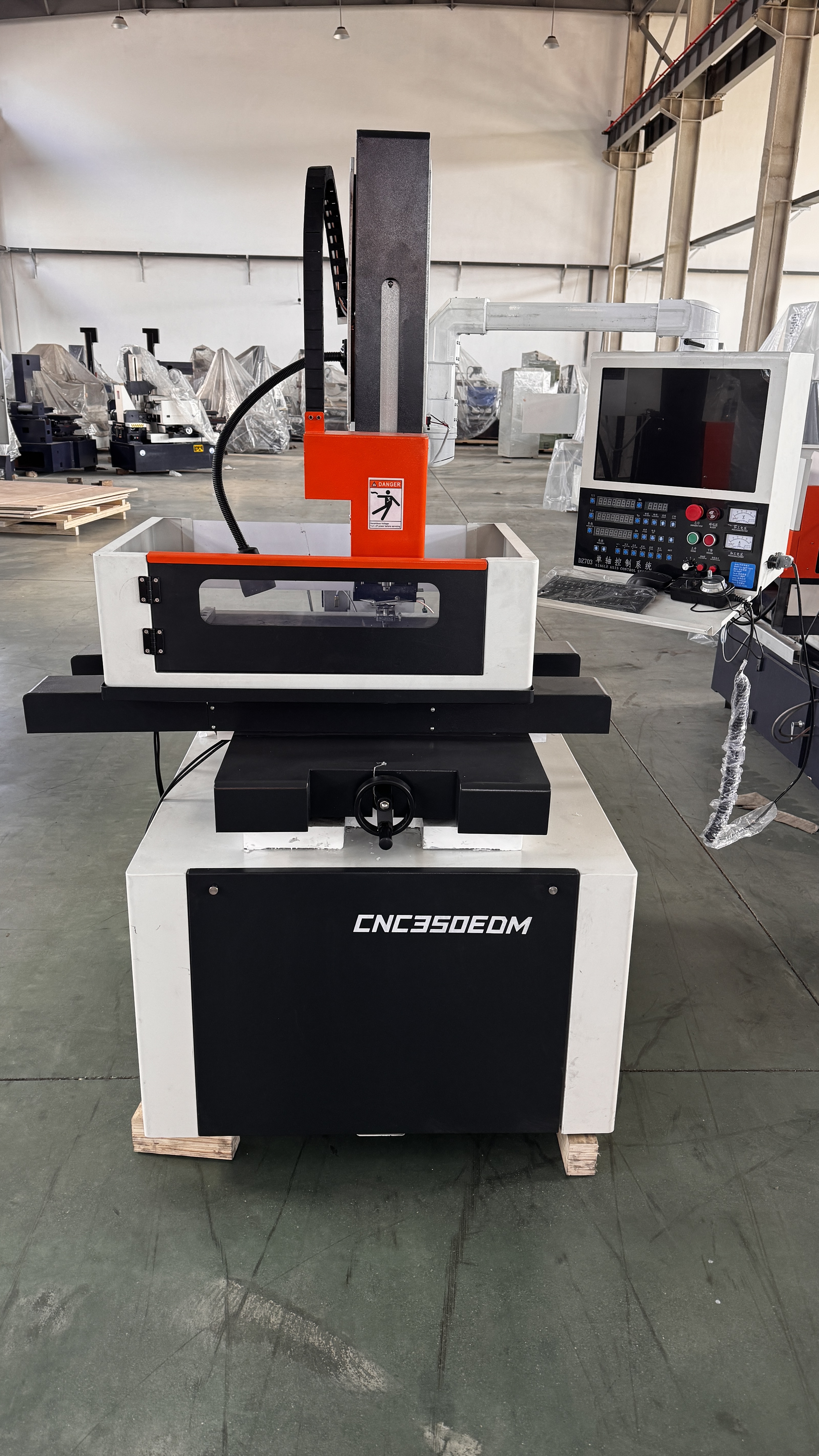 How Does an EDM Drilling Machine Work in High-Precision Tasks?