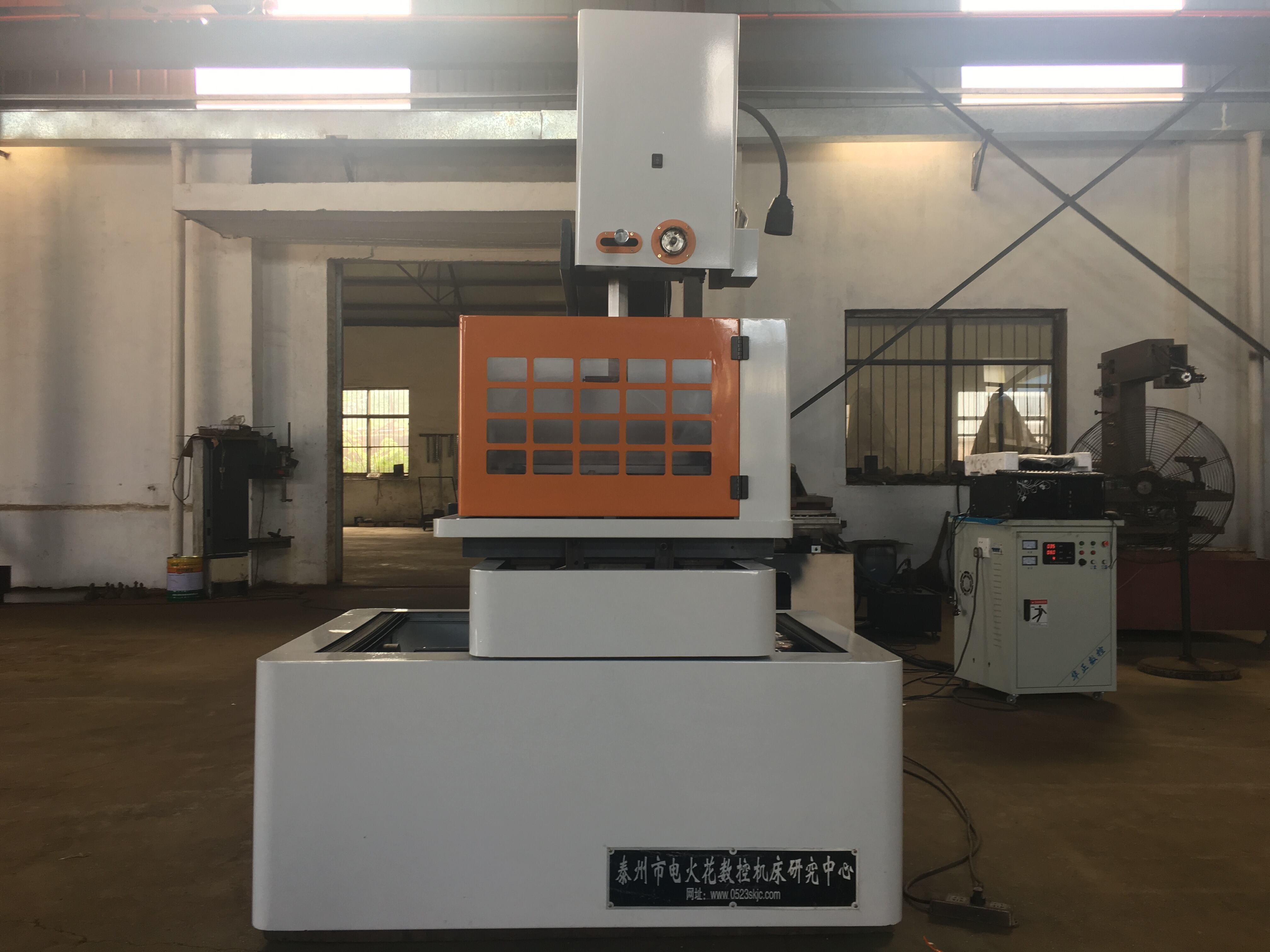 How Does Wire EDM Equipment Handle Complex Shapes Accurately?