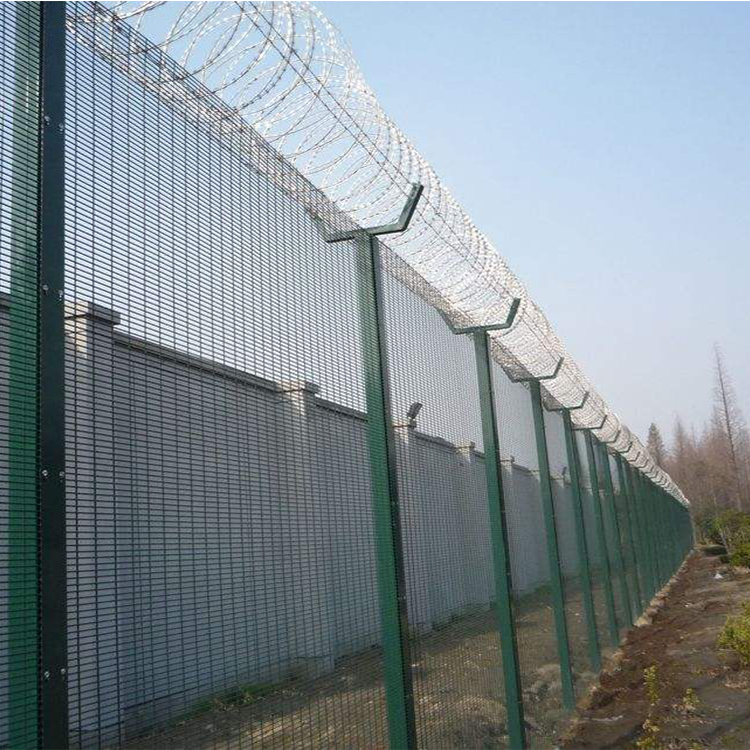 Robust Railroad Fencing Solutions Reducing Trespassing by 30 Percent