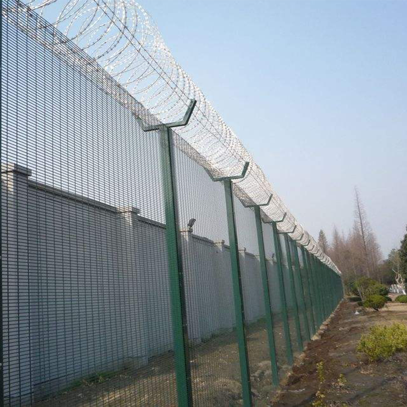 Explore Our Premium Wood and Wire Fence Solutions