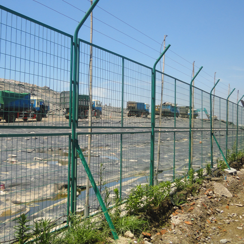 Real-World Applications of Wood and Wire Fence