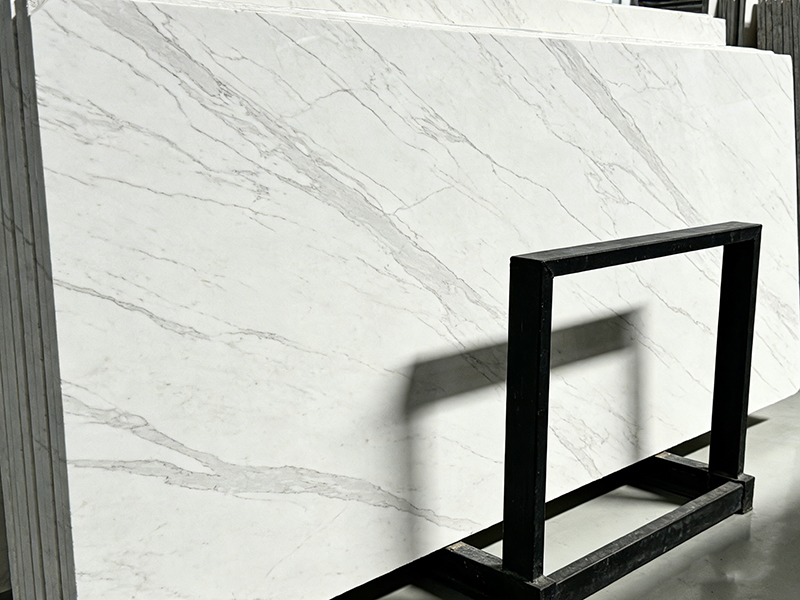 Gray vein artificial quartz slab for home renovation, ideal for wall cladding and countertop.png