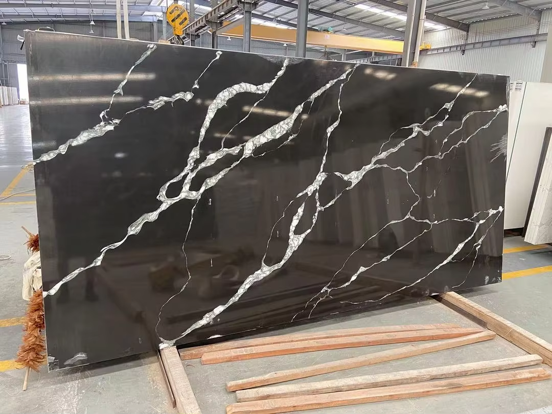 איך יצרנים מיטבים את חיתוך לוחות קוורץ לצורך דיוק וצמצום פסולת?