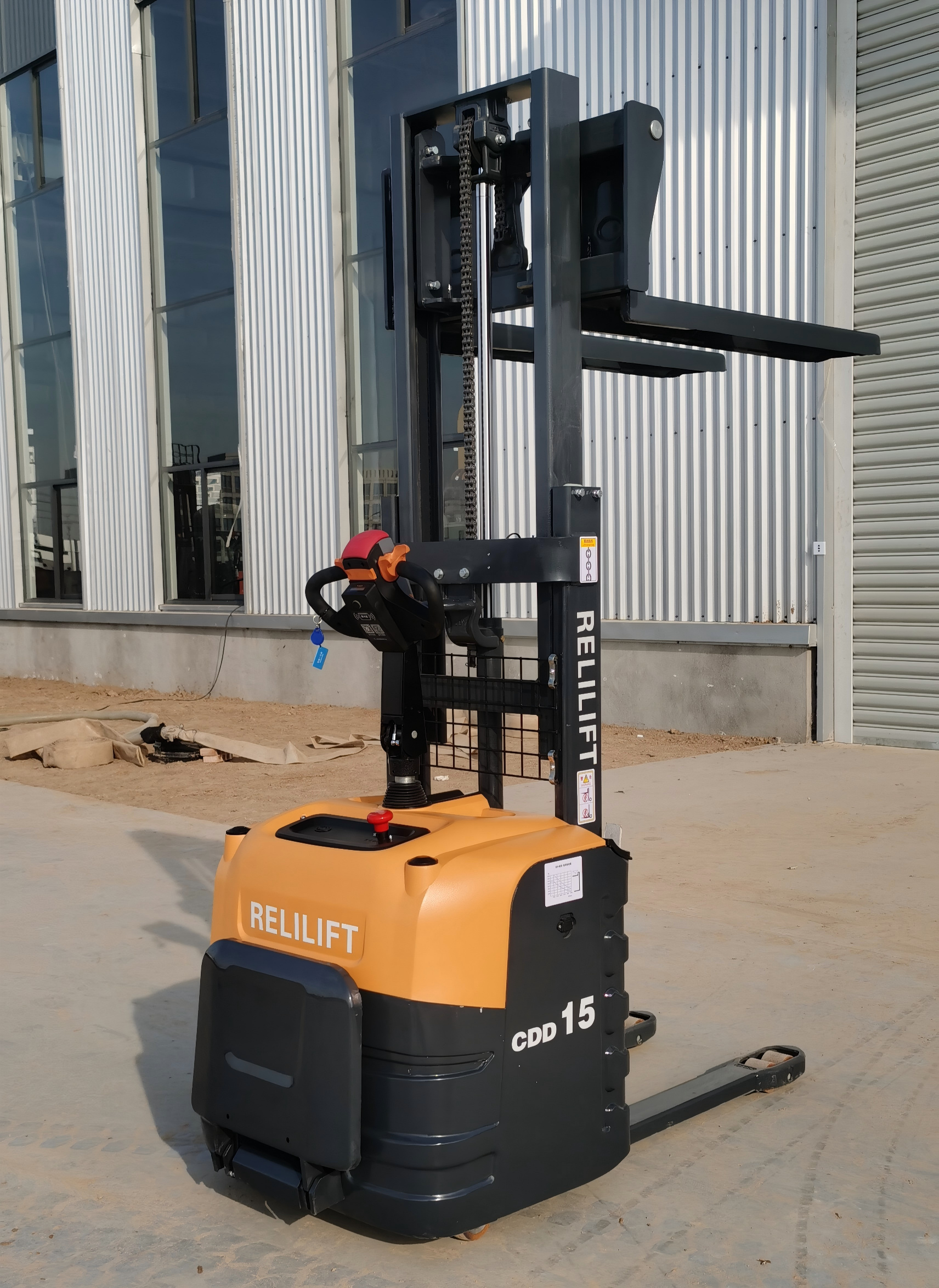 1.5t 2m electric stacker (3)(2047fe9368).jpg