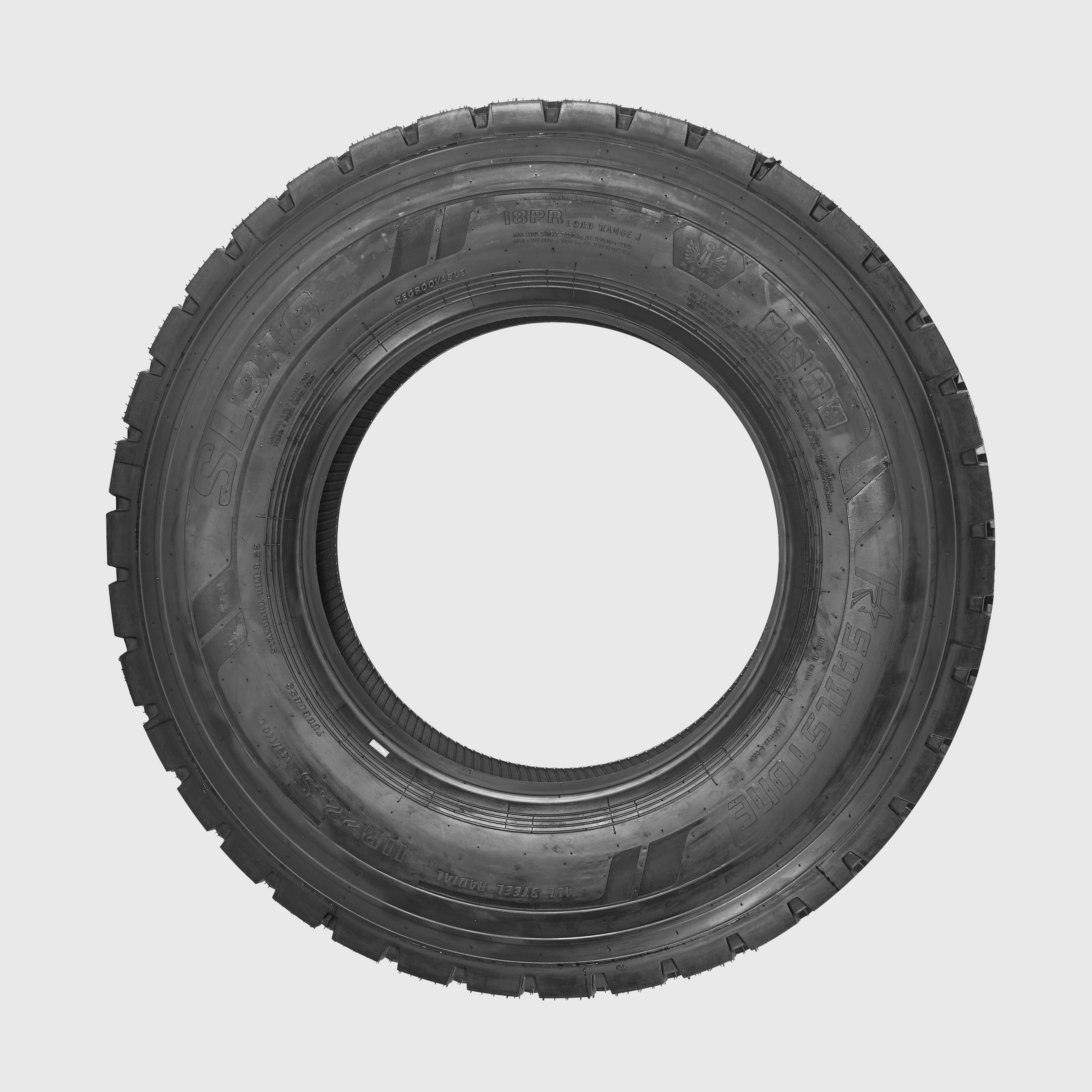 Why is 11r225 tire suitable for heavy-duty vehicles?

