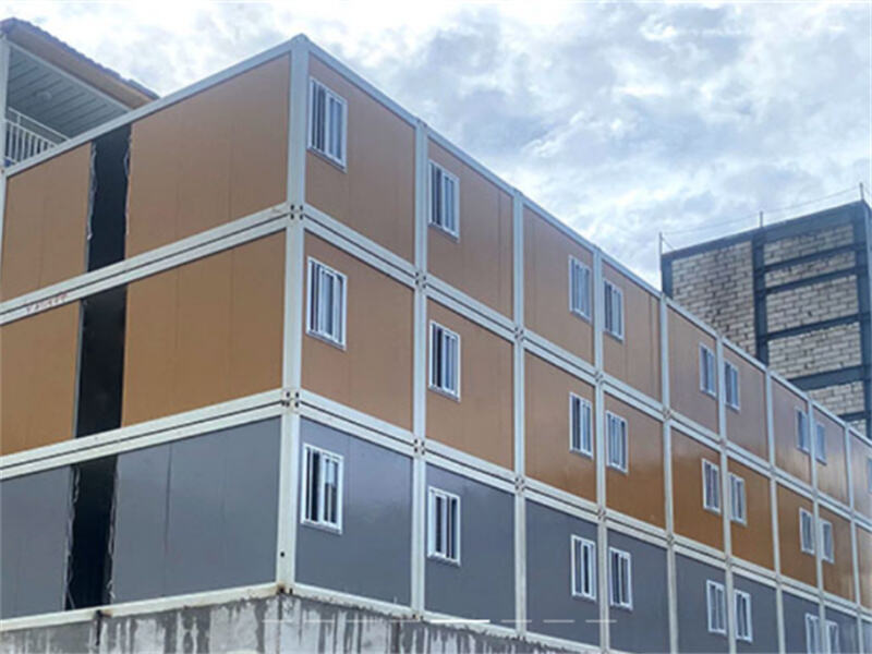 Poate proiectul bazat pe containere rezolva rapid și eficient problema clădirilor de dormitoare dintr-o zonă industrială din Green, Indonezia?