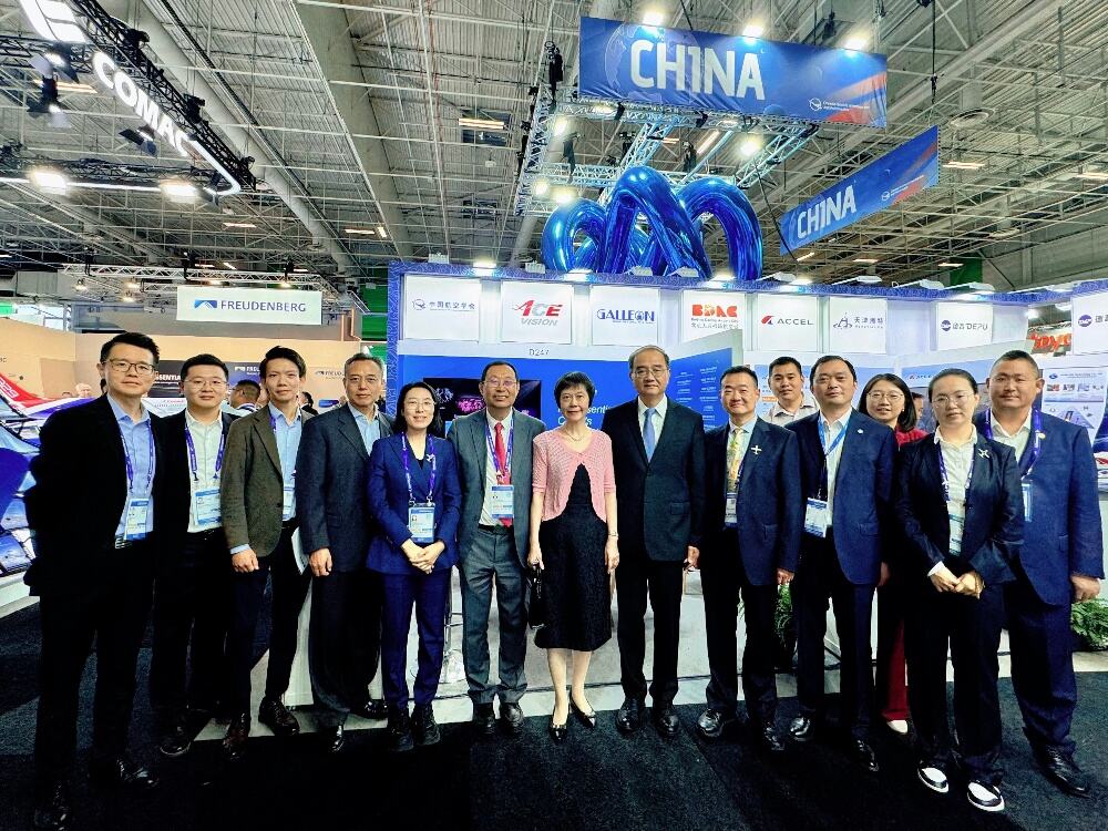 DEPU_Diplomatic-Visit_5Axis-Inspection_Aerospace-Tech_France2025.jpg