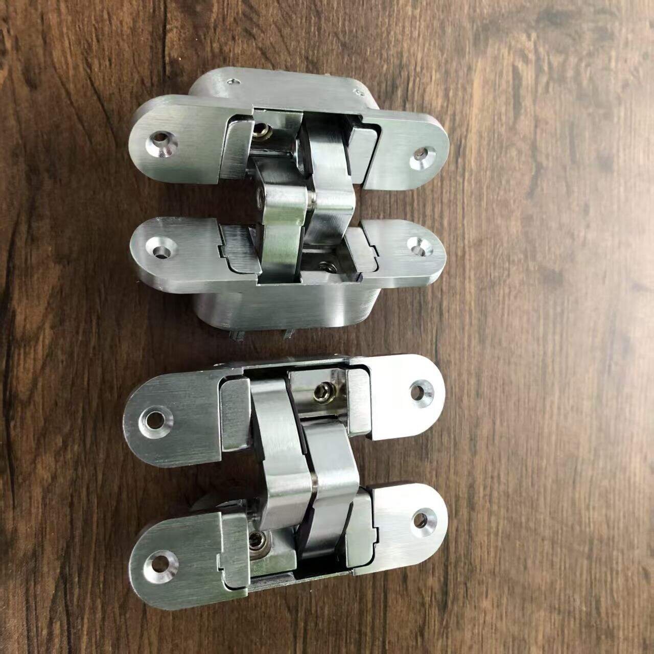 Mejore sus muebles con bisagras de cierre suave premium