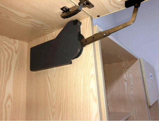 پشتیبان‌های قفسه شیشه‌ای لوکس برای کاربردهای متنوع