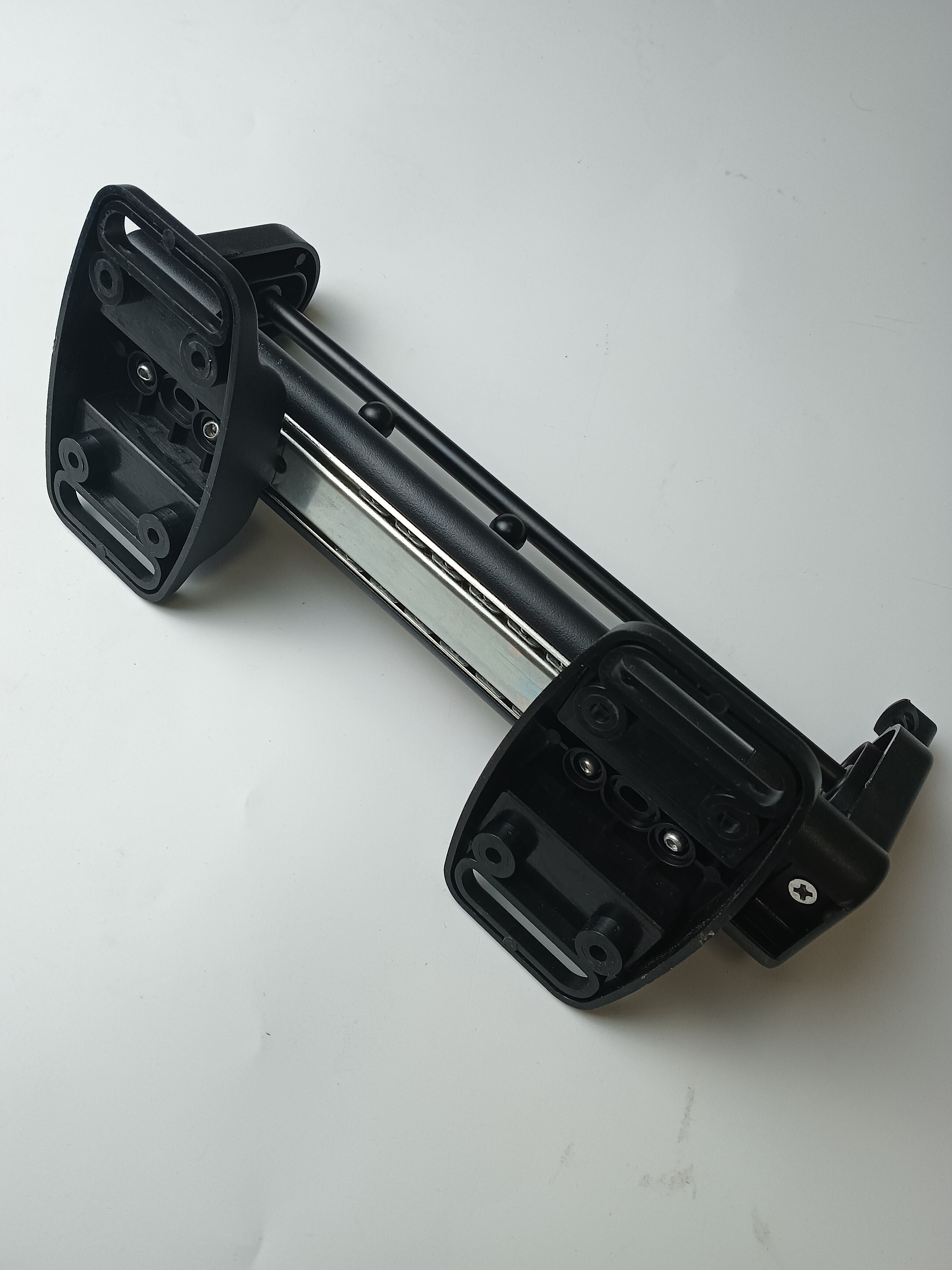 کشف تنوع نردهای کشویی پول‌داون برای فضای شما