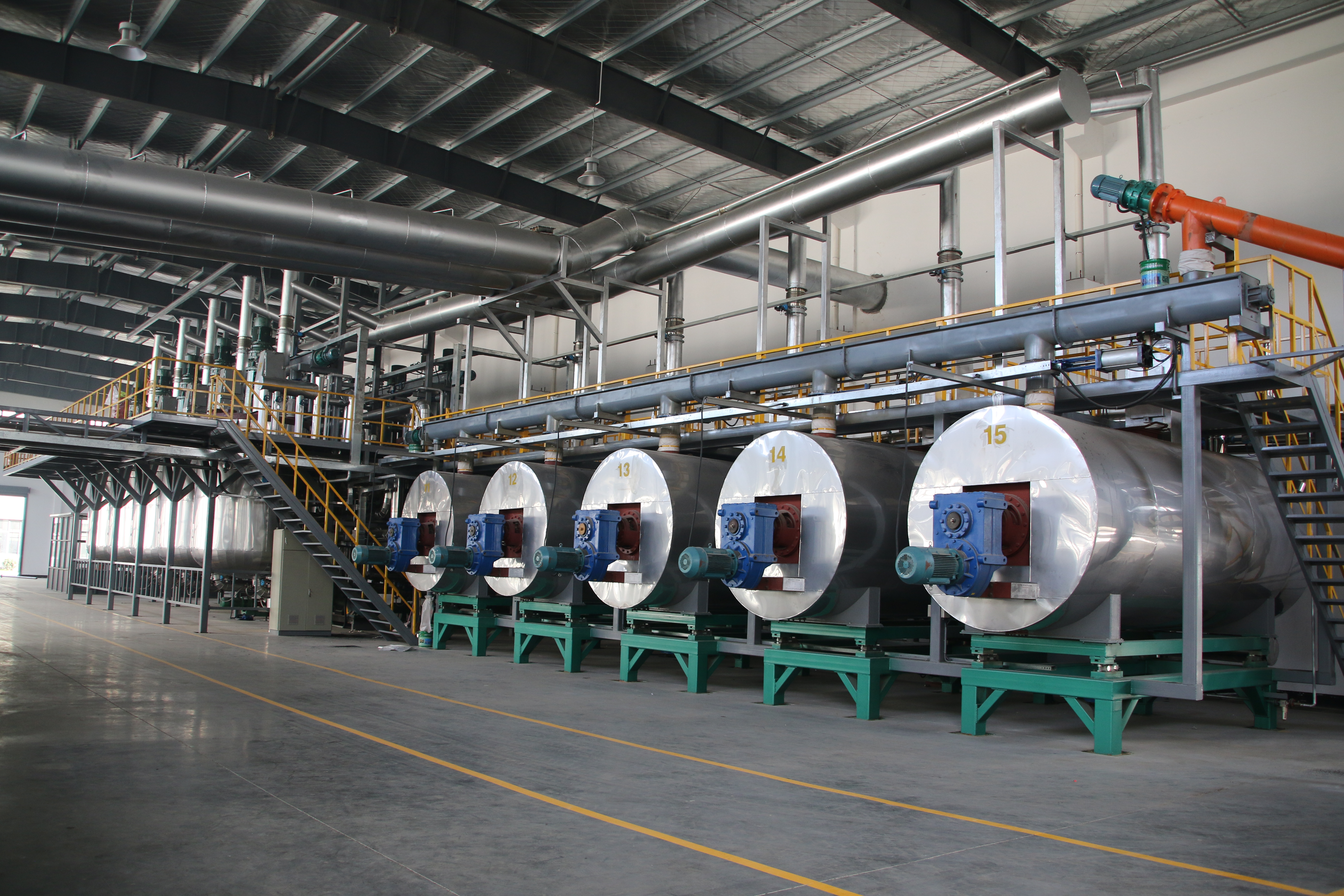 مراقبة الجودة في خط إنتاج ألواح التسقيف الأسفلتية