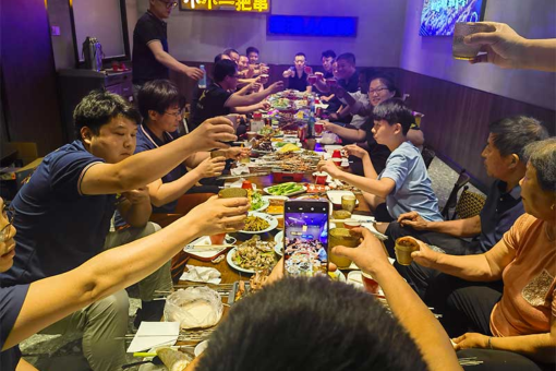 Hisena Welcomes Indian Customers with BBQ Dinner