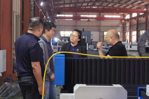 Welcome Philippine customer to visit Hisena and order equipment