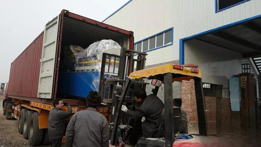 Another container of equipment loading , let's take a look!4
