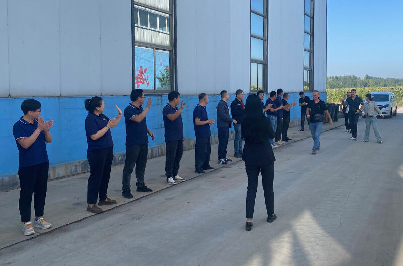 Foreign Clients Drop by HISENA Factory for Hands-On Equipment Training & Tech Chat