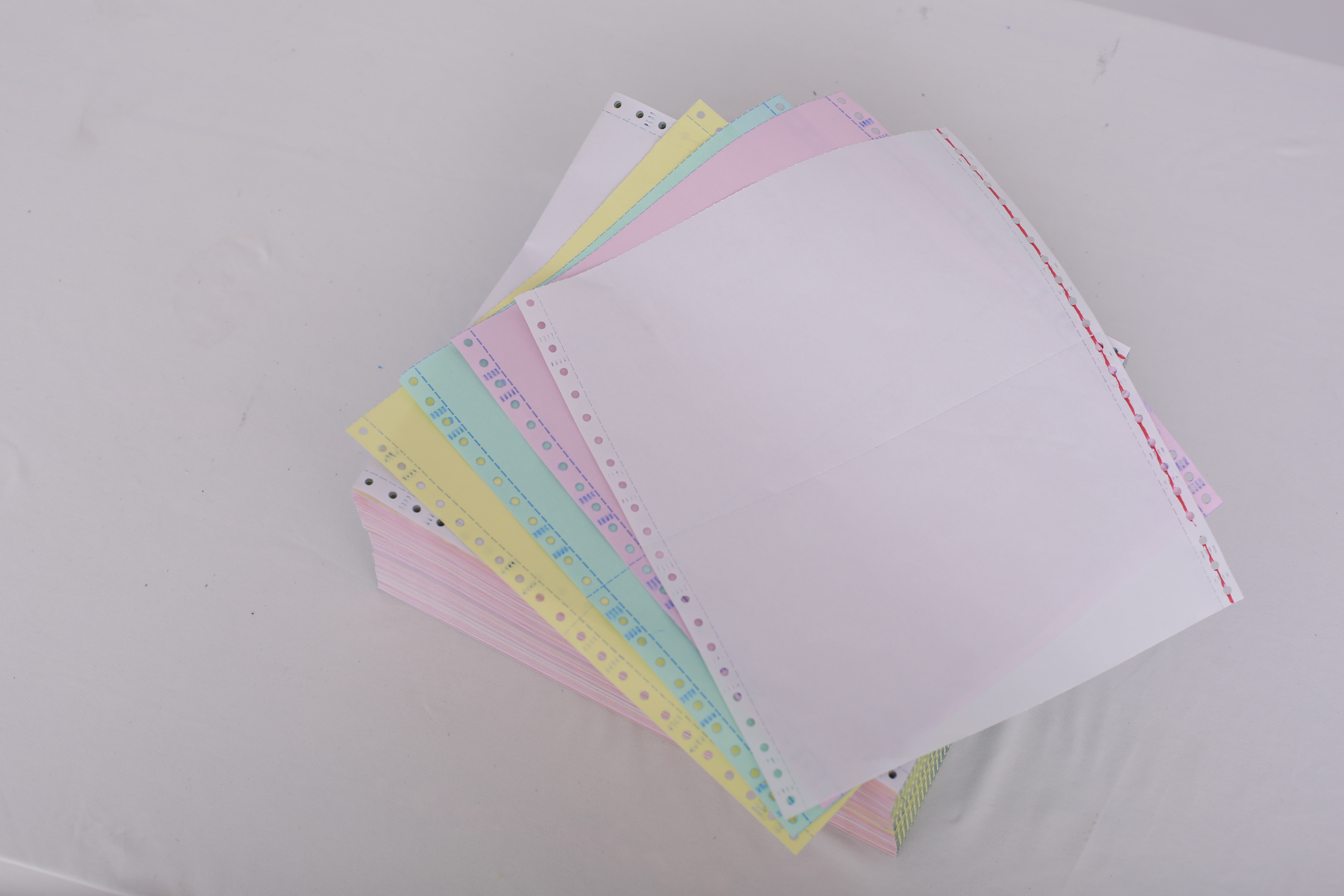 Kualiti dan Kebolehsesuaian Kertas NCR yang Tiada Tandingan untuk Borang Tinjauan