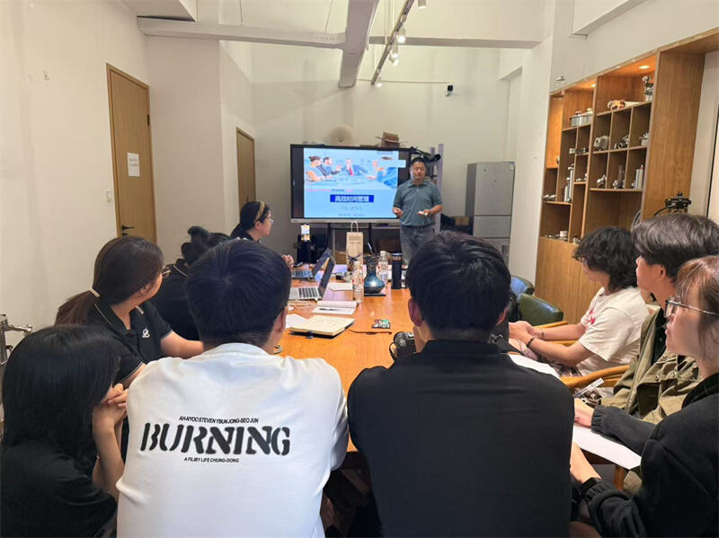 Technology Innovation Drives Quality Upgrade: Wenzhou Qiming Stainless Steel Company Introduces Advanced Helium Leak Detector to Ensure Zero Leakage in Stainless Steel Pipe Fittings