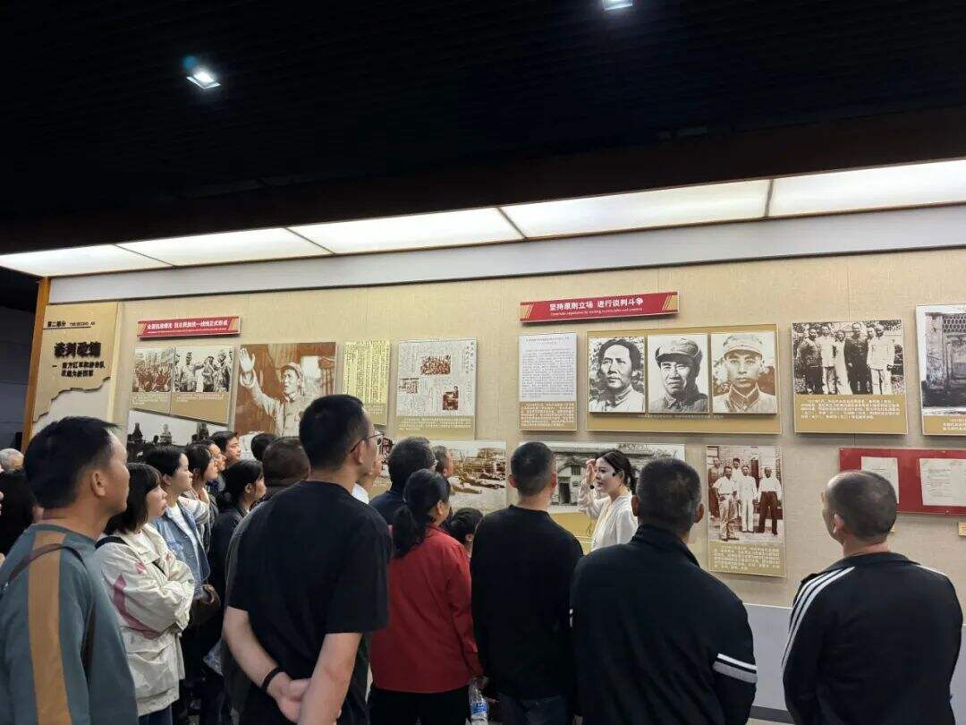 The company carried out autumn team building activities3