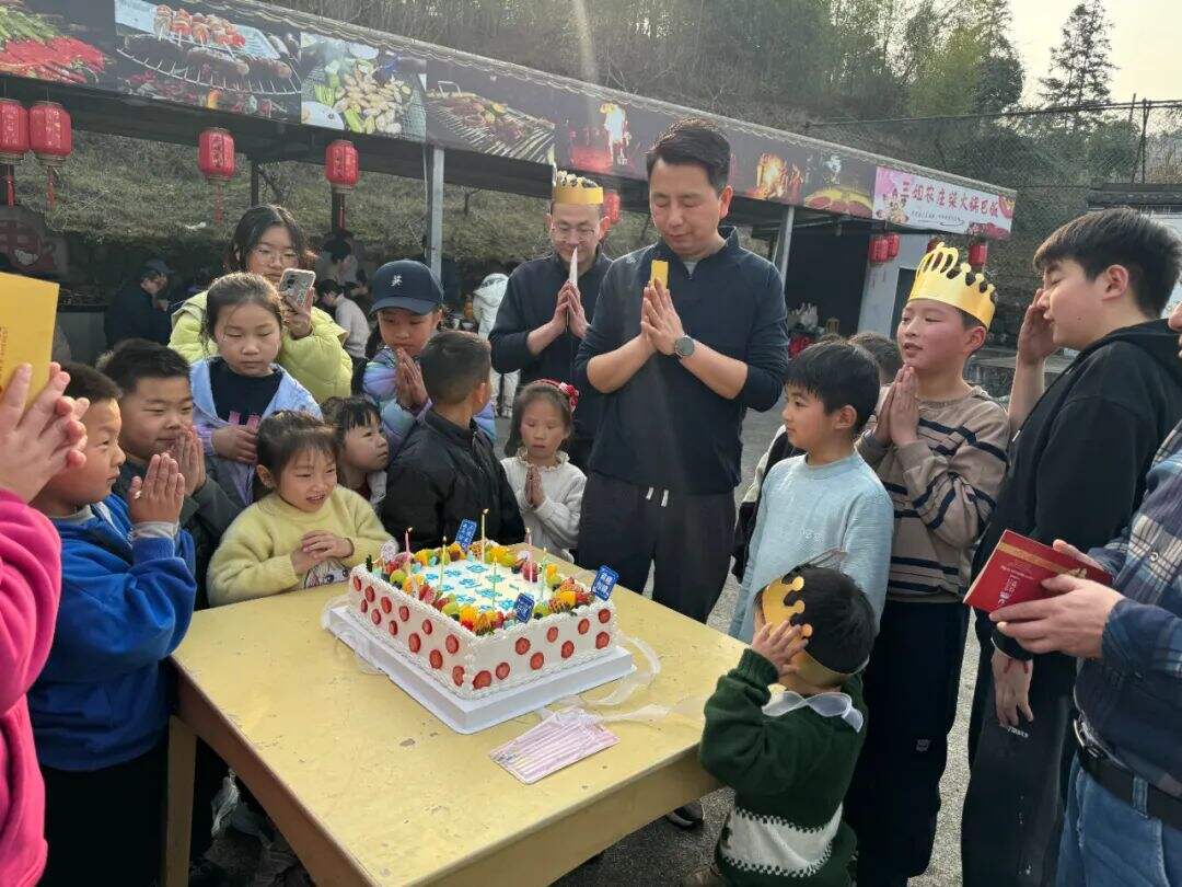 Team building activities to celebrate Women's Day on March 8th3