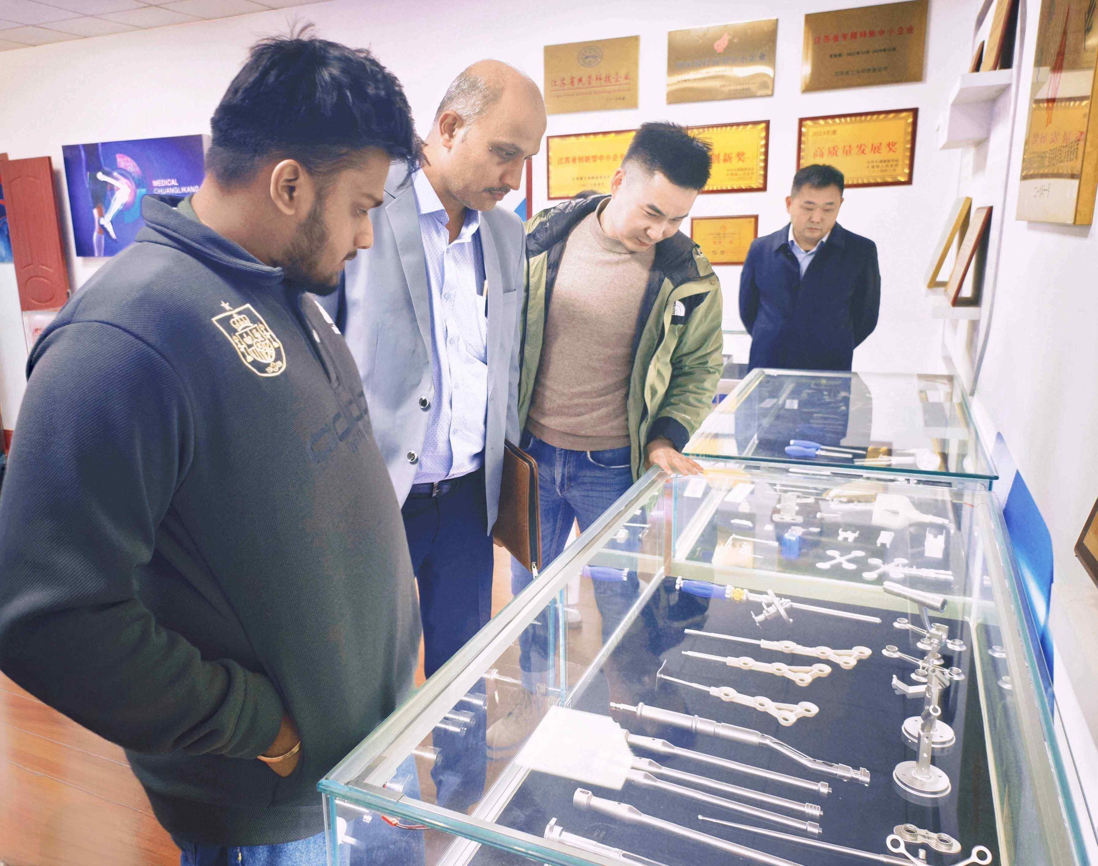 International Medical Device Delegation Visits Taruk Medical to Explore Advanced Manufacturing and Strategic Cooperation-6