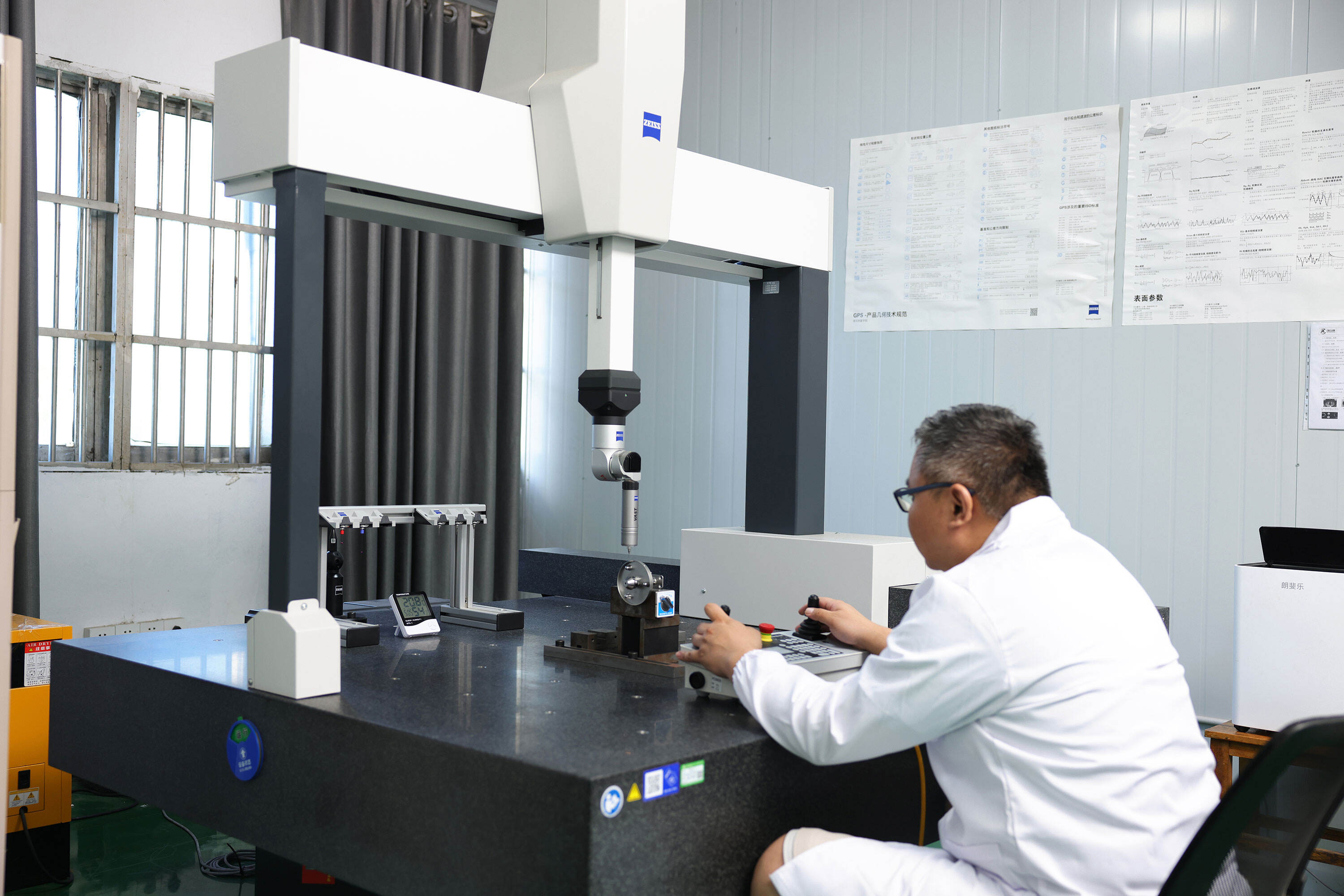 The Future of Orthopedic OEM: How Smart Precision Manufacturing is Leading the Next Generation of Devices