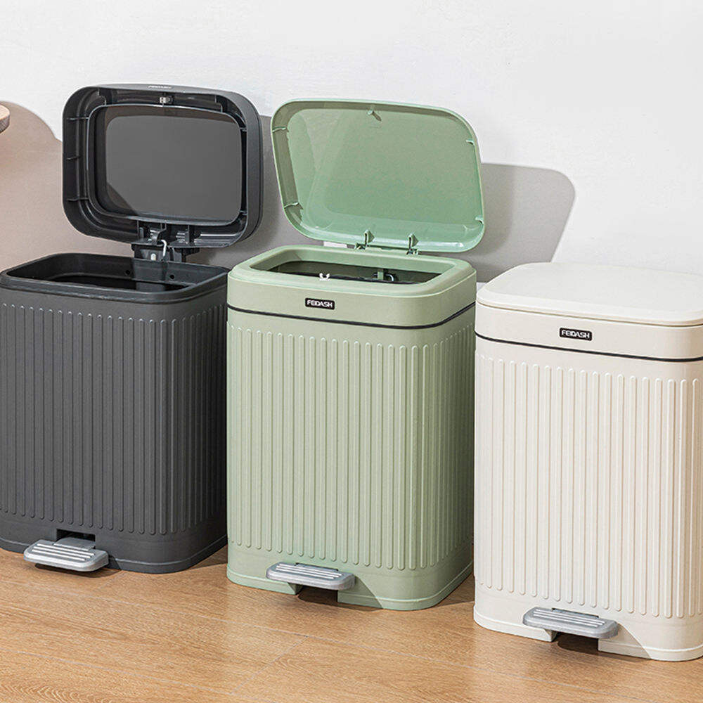 How to prevent odors from escaping a trash can effectively?