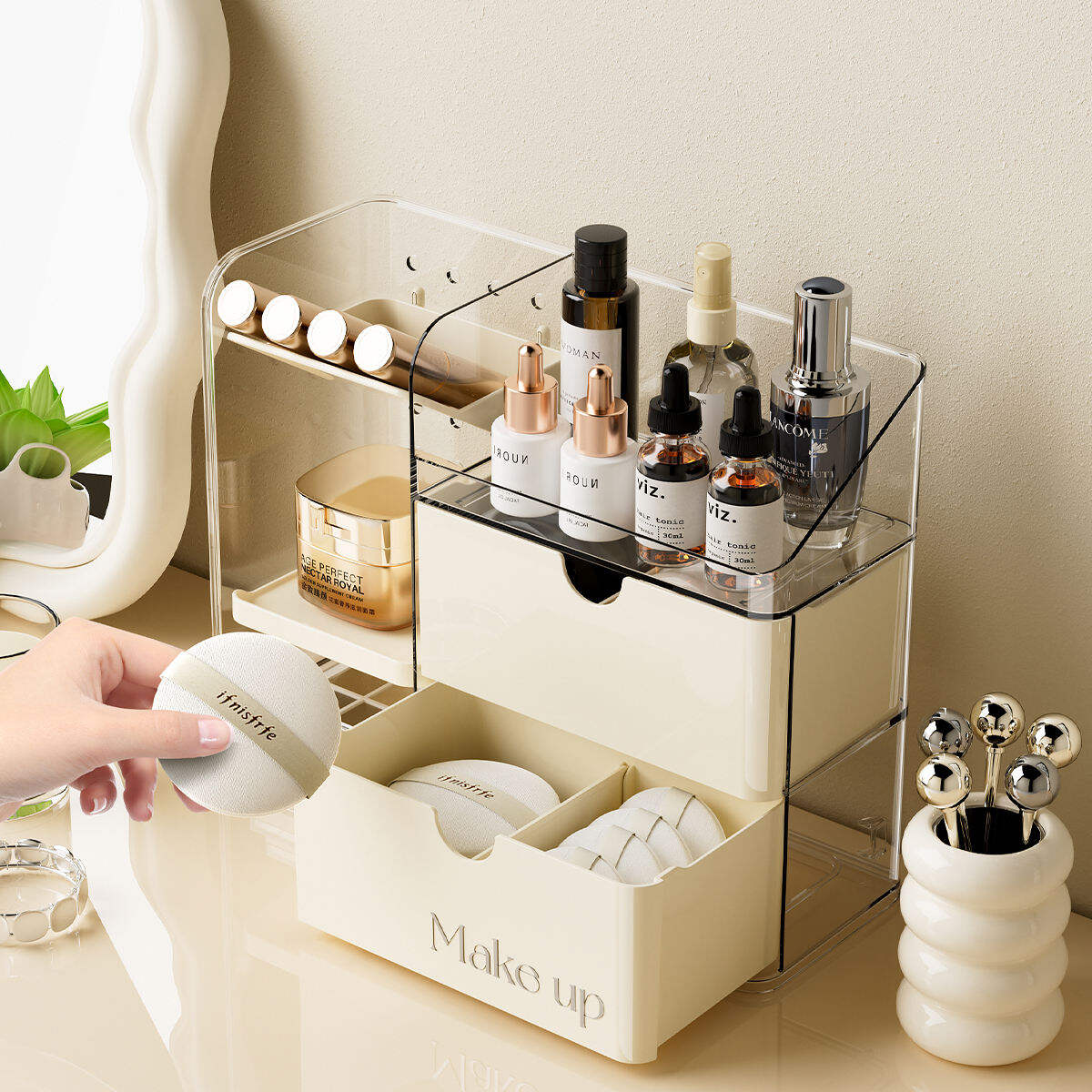 حاويات ماكياج فاخرة لكل عشاق الجمال