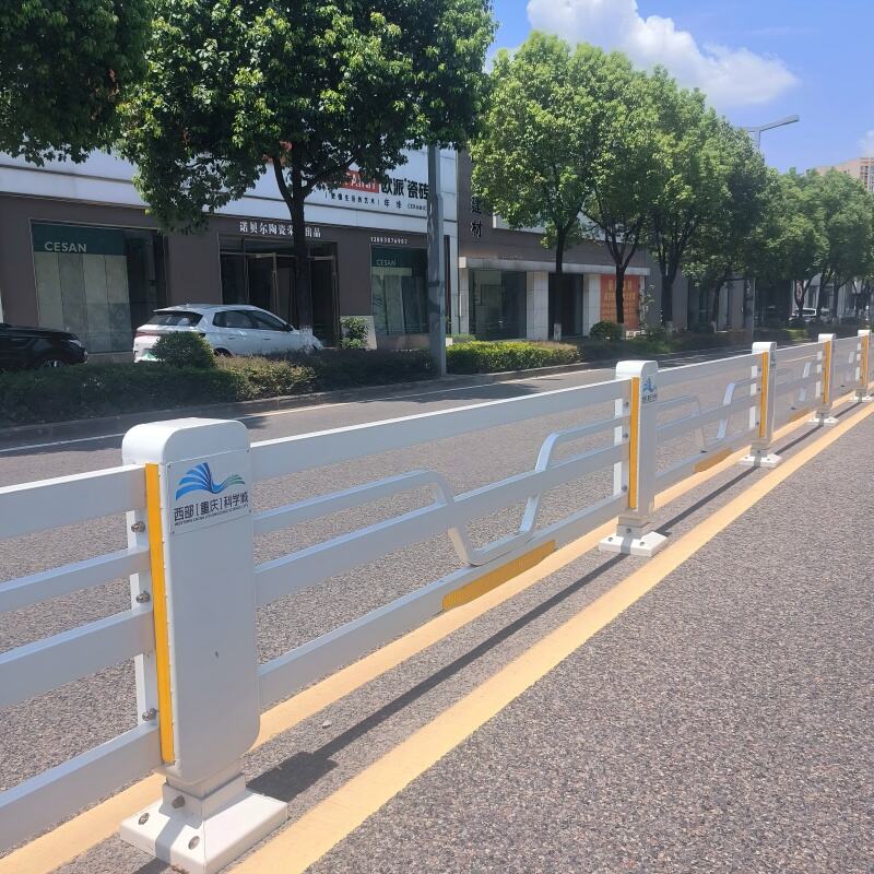 Zvyšte bezpečnost pomocí našich oddělovacích zábradlí pro provoz