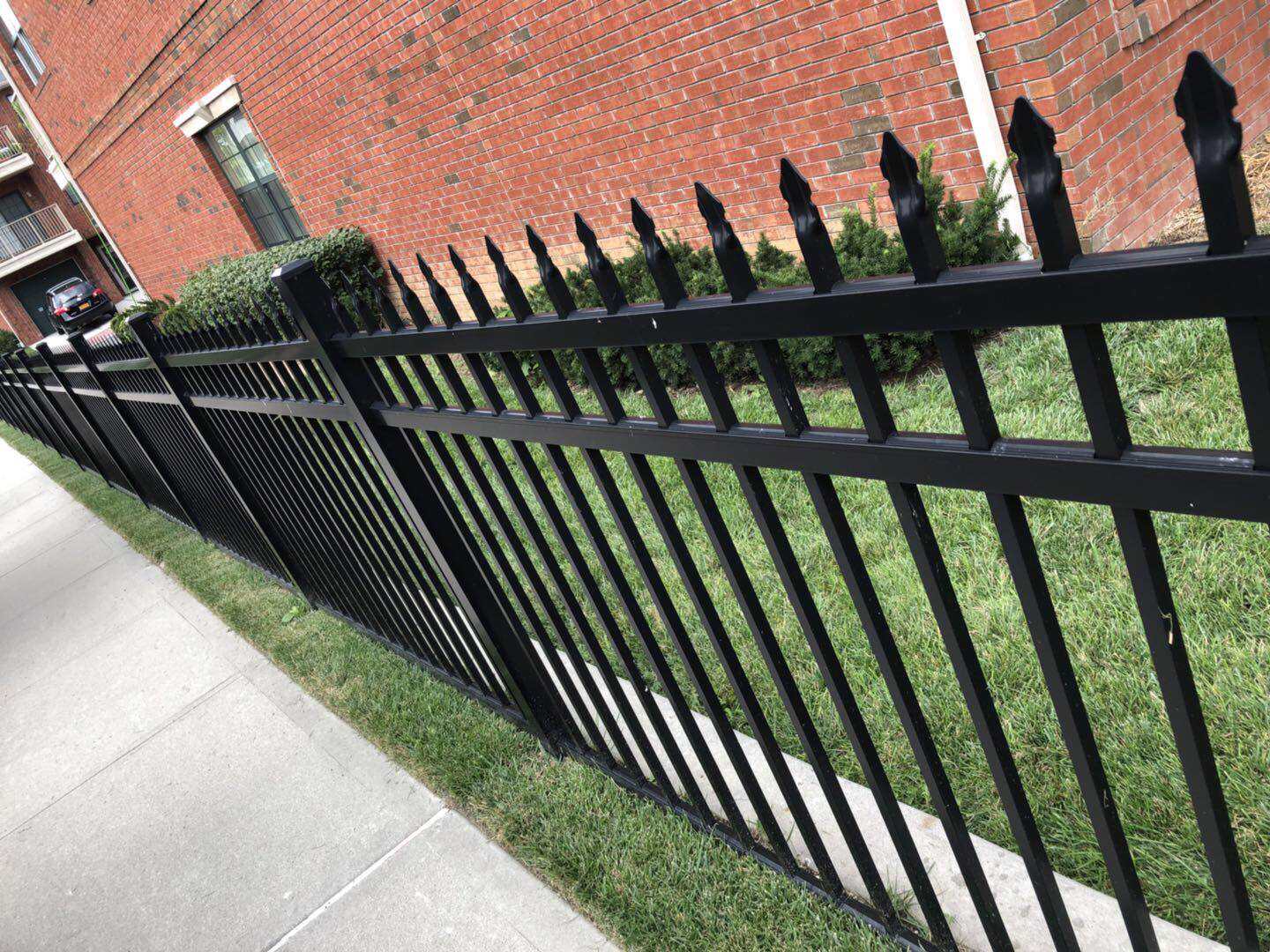 Neprevaziđena čvrstoća i univerzalnost ogradа od aluminijumskih letvica