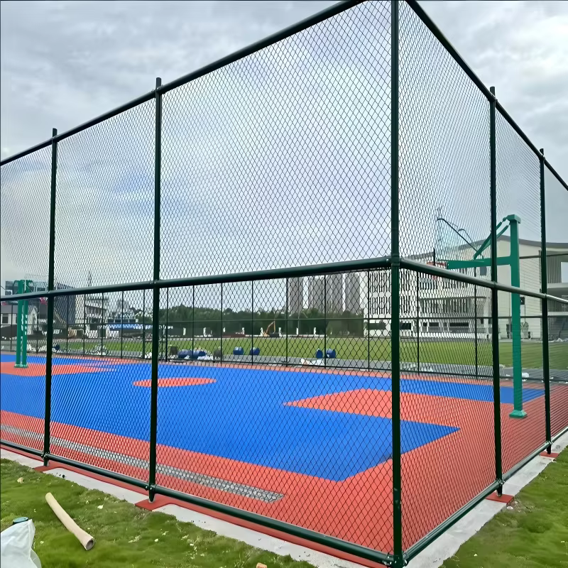 Temporary Chain Link Fence Panels with Self Closing Fence Gate and Galvanized Steel Fence Post for Construction Site Security details