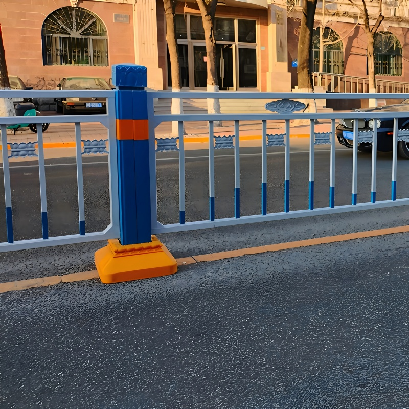 Je montáž silničního oddělovacího zábradlí snadná?