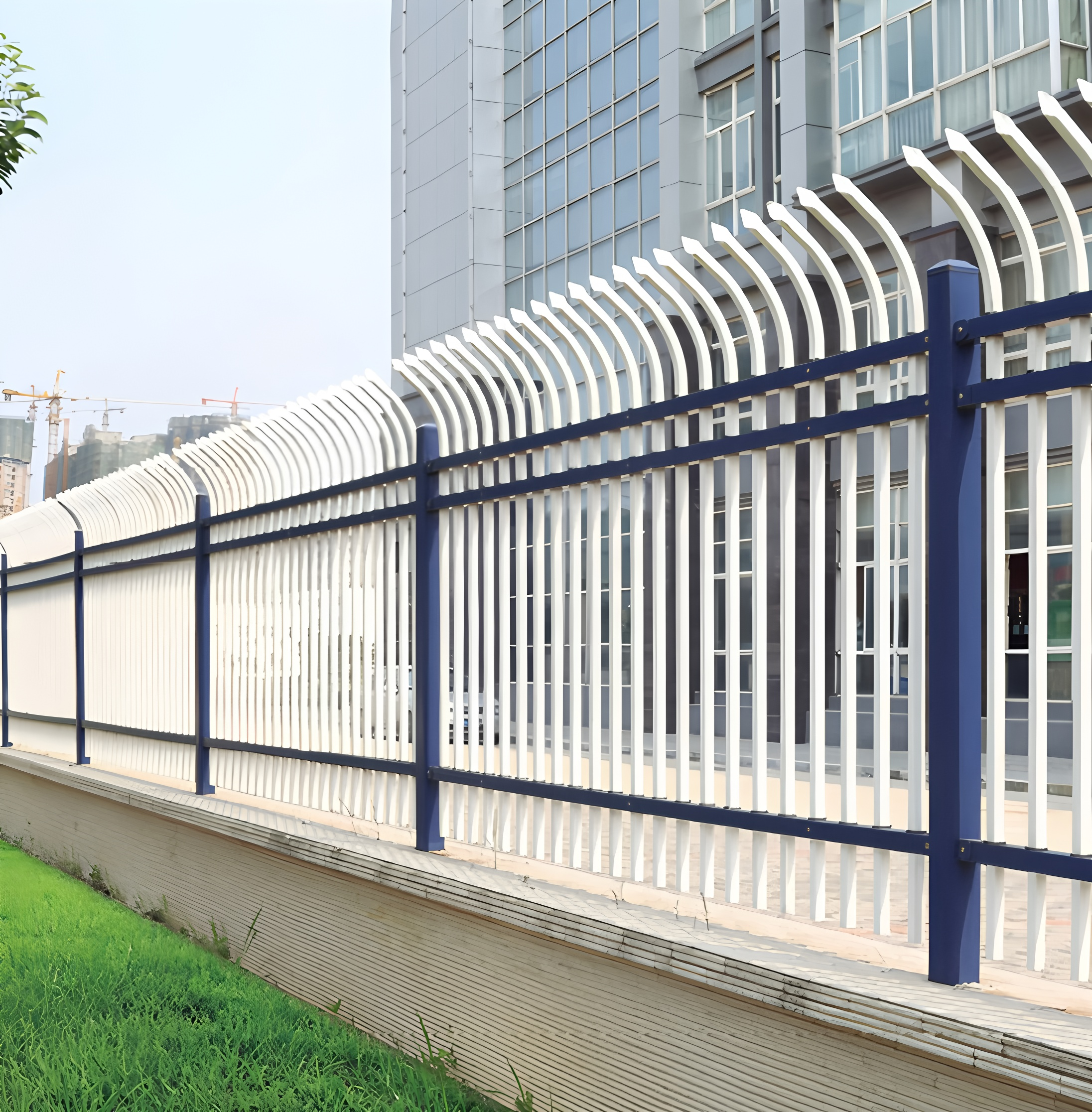 What spacing is right for railway guardrail?