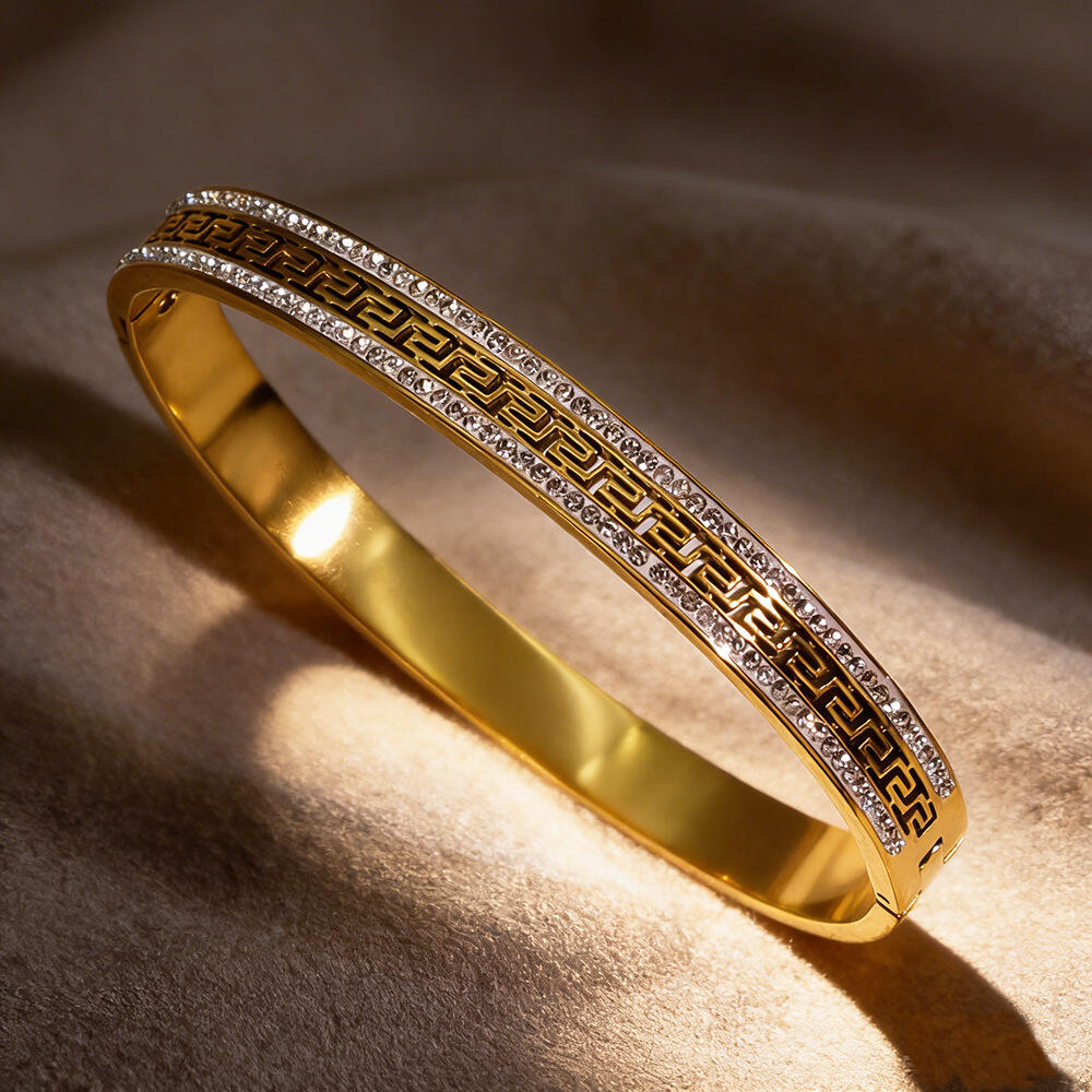 gelang Baja Tahan Karat Berlapis Emas 18K dengan Hiasan Rhinestone Penuh & Pola Kunci Yunani | Tahan Air & Tahan Kusam