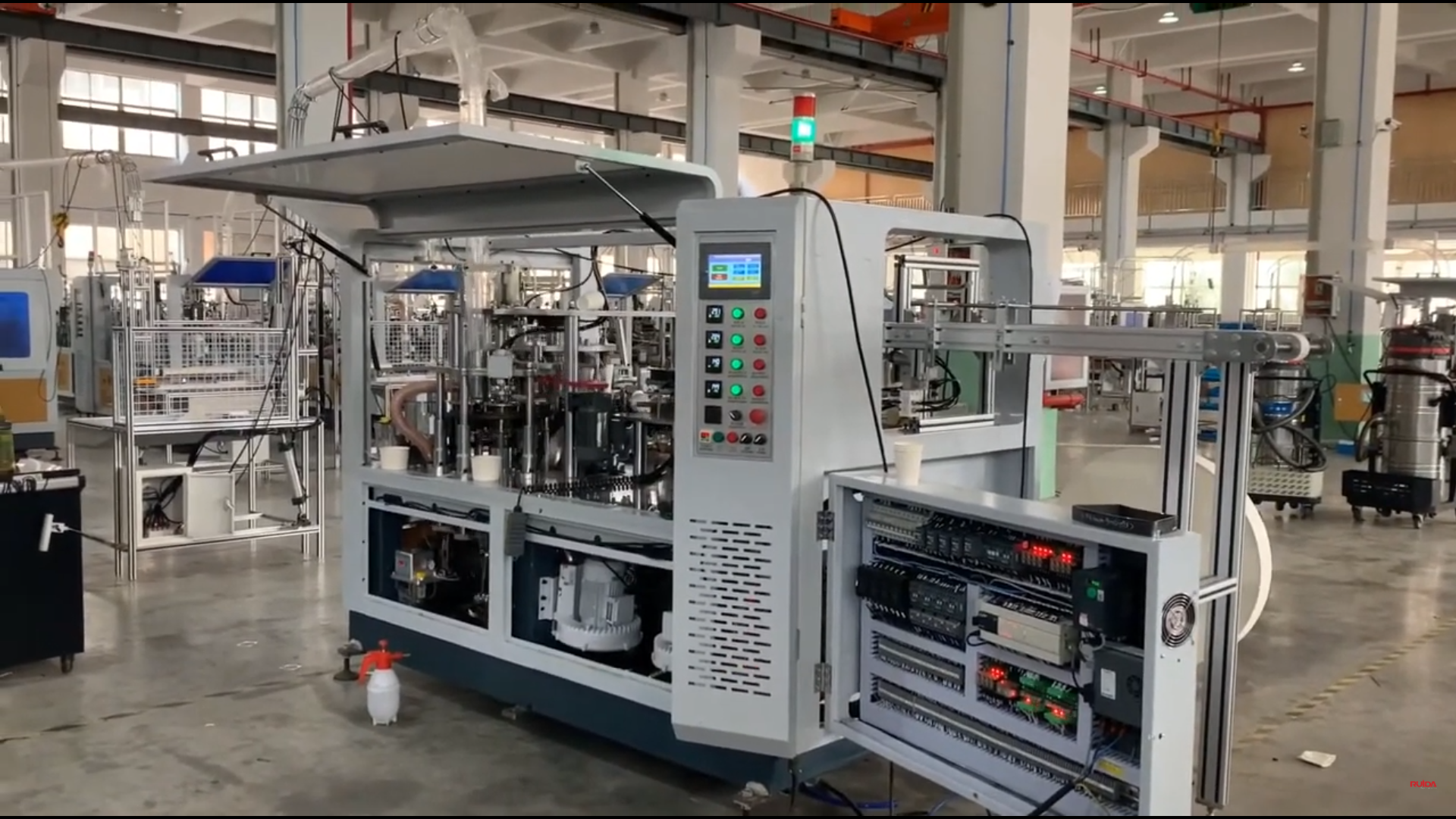 Máquina de alta velocidade RD-12/22-100A para copos de papel, vista verdadeira do fabricante