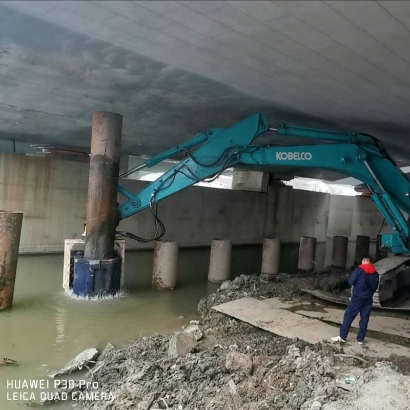 side grip with tube clamp.jpg